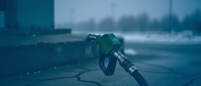 Топливный компромисс: власти разрешили продажу бензина низких стандартов до 2027 года