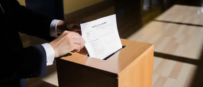 Школьный арбитраж и возврат оценок за дисциплину: Минпросвещения берет конфликты под контроль